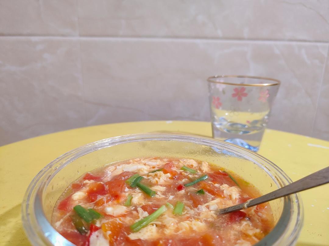 【跟我做不会错】简单又好喝的西红柿鸡蛋汤，家常又营养哦