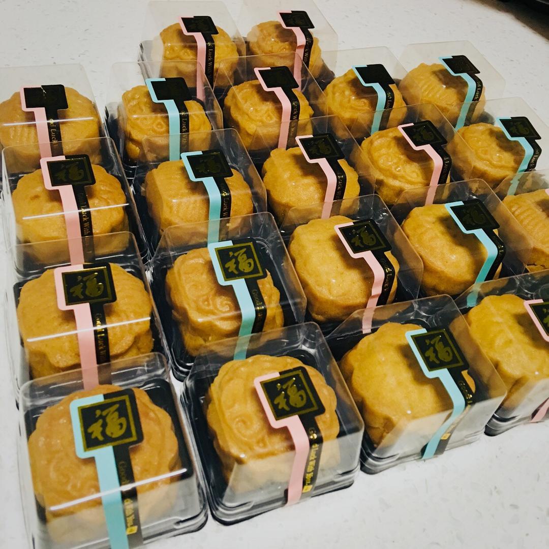 广式月饼—蛋黄莲蓉月饼