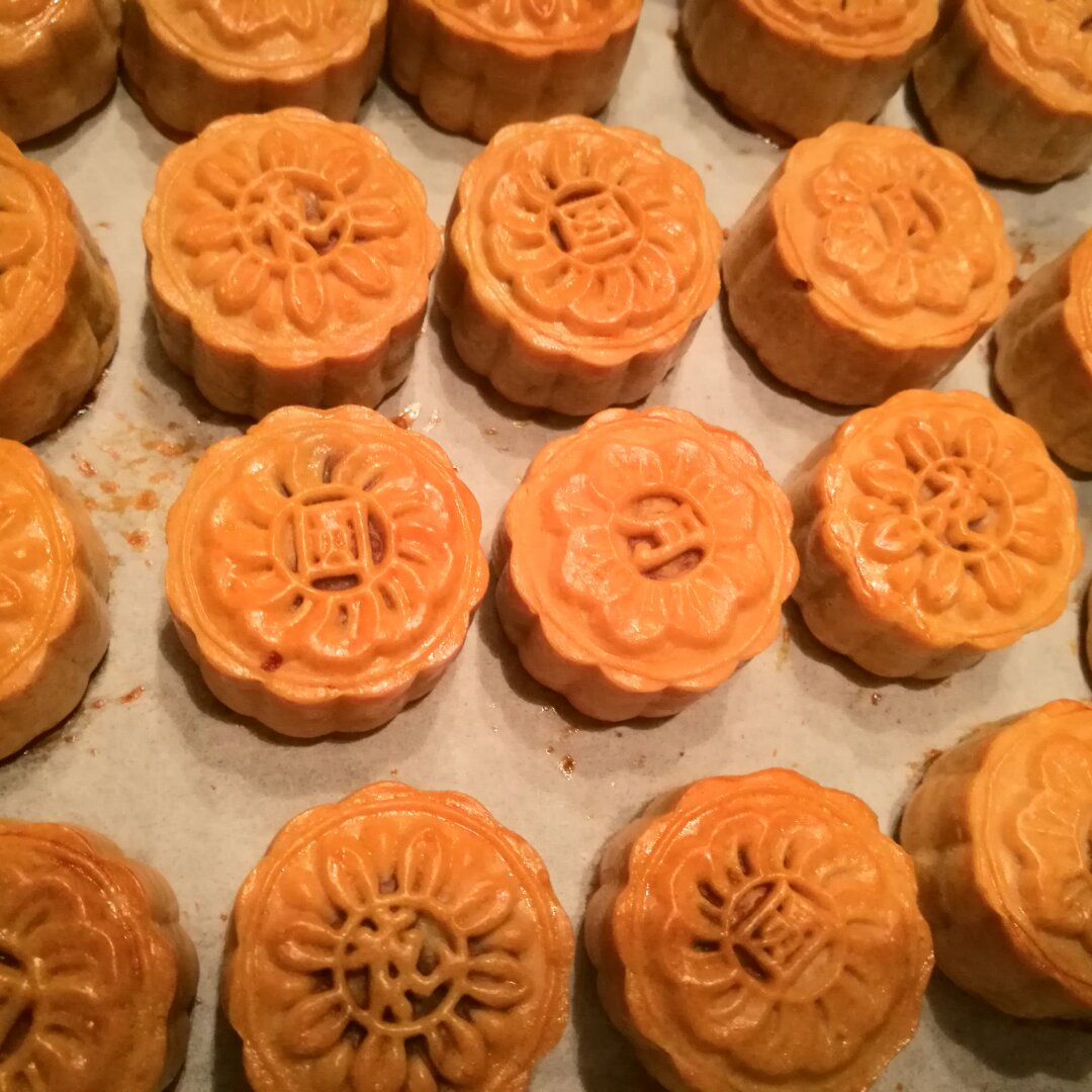 广式月饼—蛋黄莲蓉月饼