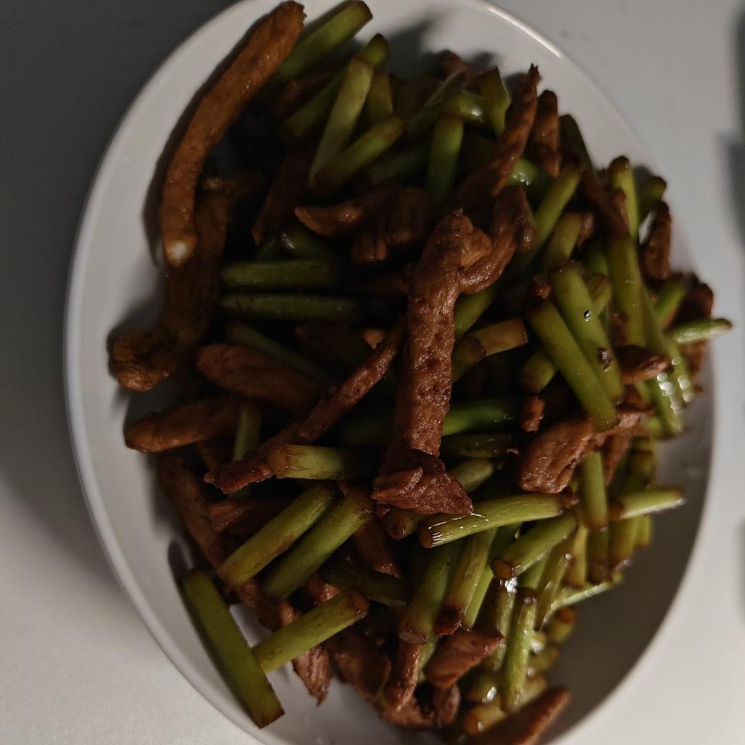 简单易做的下饭菜－蒜苔炒肉