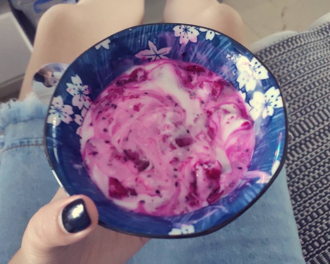 低脂健康甜品-酸奶火龙果拌拌碗的做法