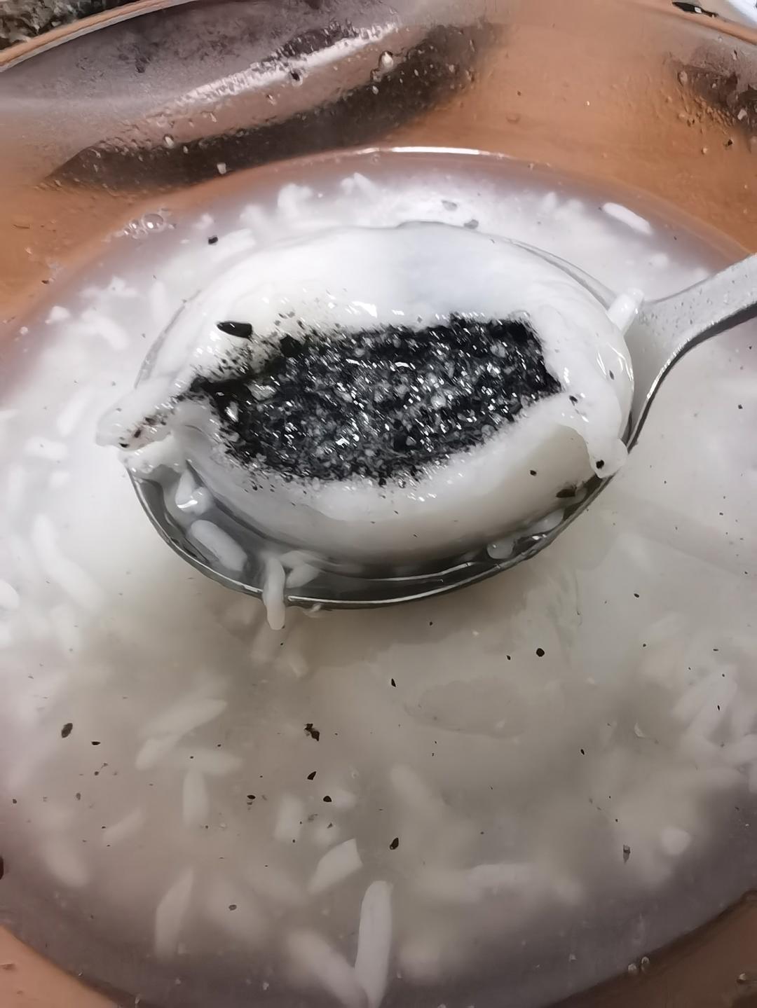 花生黑芝麻汤圆