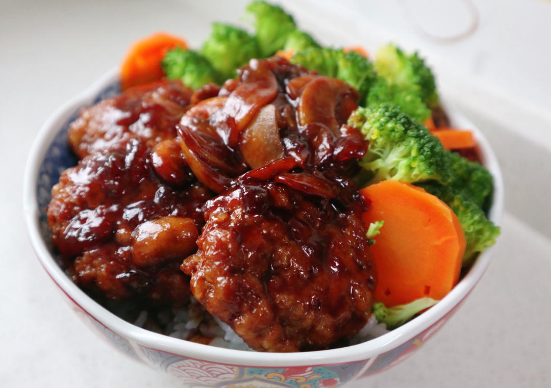 蘑菇牛肉饼盖浇饭