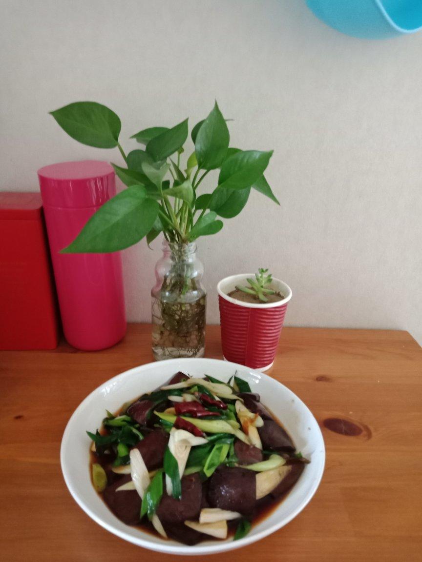 大蒜炒血豆腐
