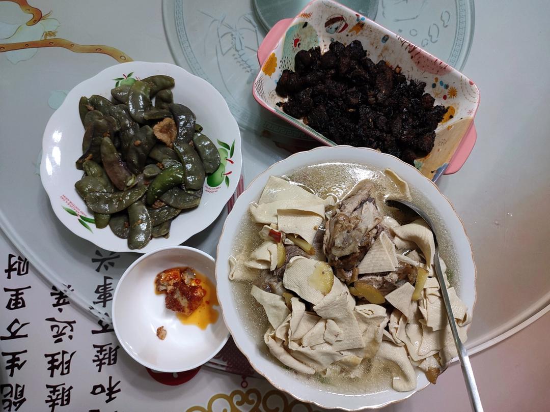 红扁豆烧前上肉(家常菜)