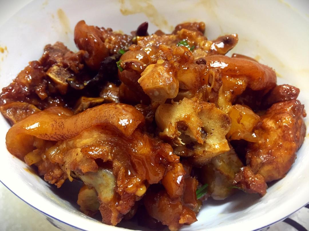 美味的家常菜：红烧猪蹄