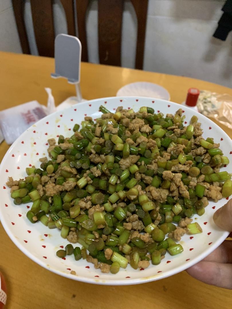 快手又下饭 — 绝味肉沫炒蒜薹丁（苍蝇头（快来做！！！