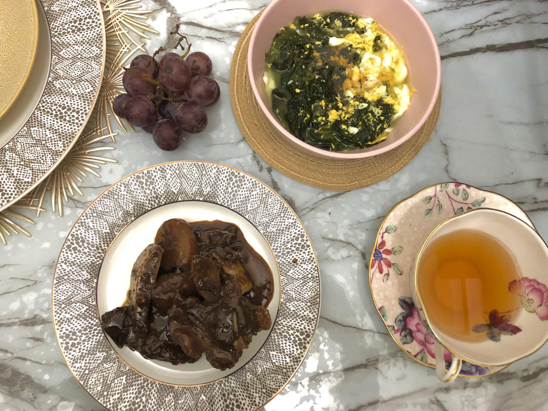牛肋排炖胡萝卜土豆蕃茄