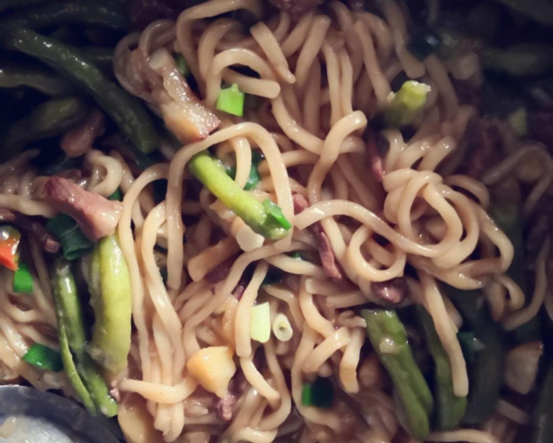 豆角土豆肉焖面