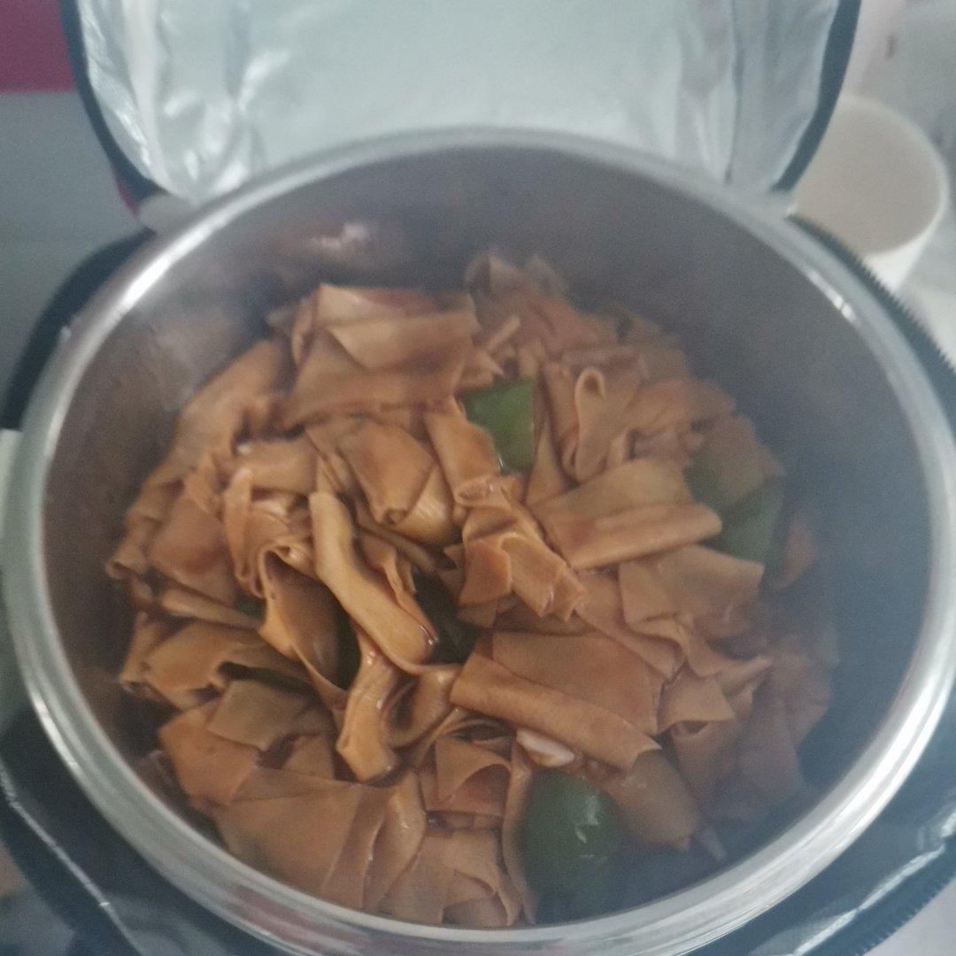 不用厨艺的尖椒干豆腐
