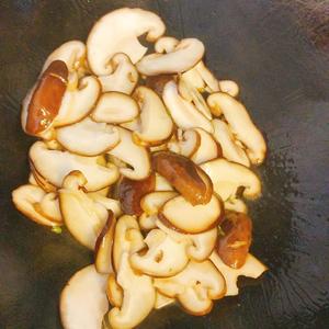 荷兰豆炒香菇的做法 步骤5