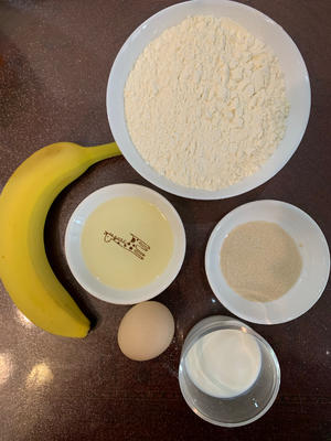 1岁+宝宝辅食｜香蕉牛奶面包（无需揉面）的做法 步骤1