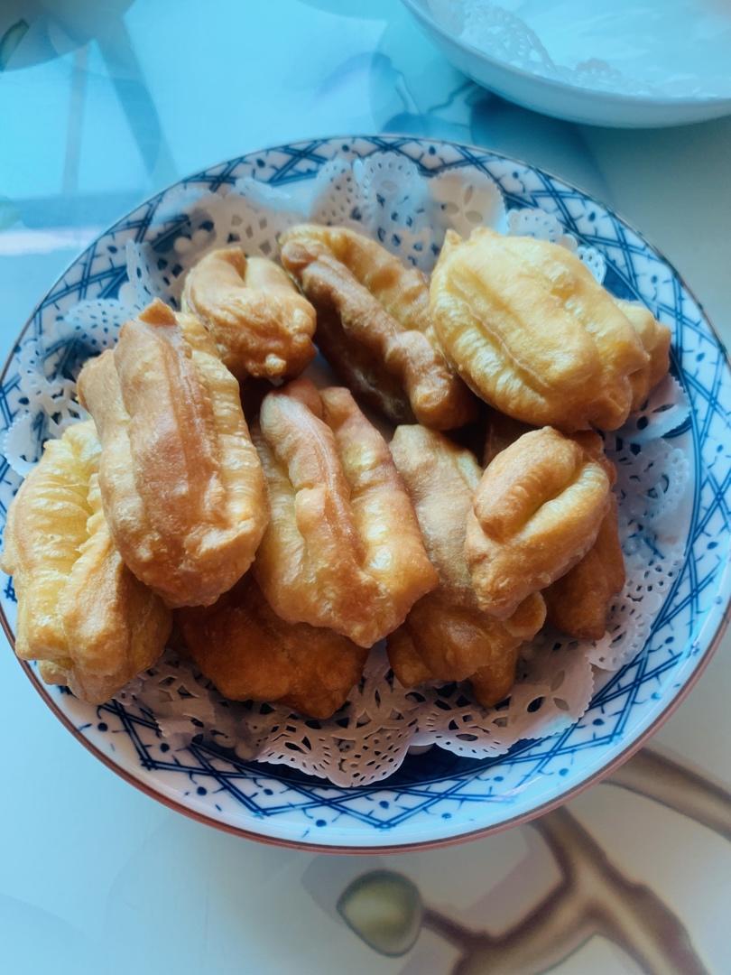 金黄酥脆大油条
