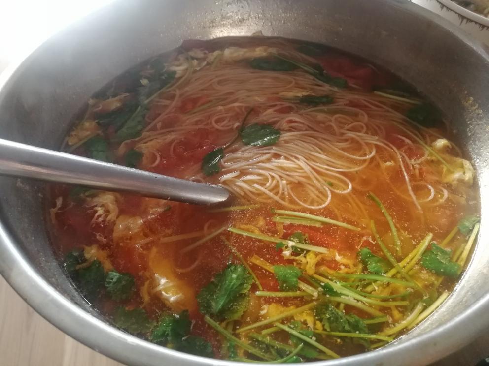 西红柿鸡蛋挂面汤🍅的做法