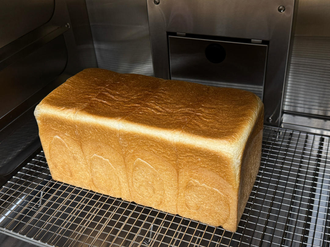 轻盈绵软、整形方便的经典三明治白吐司