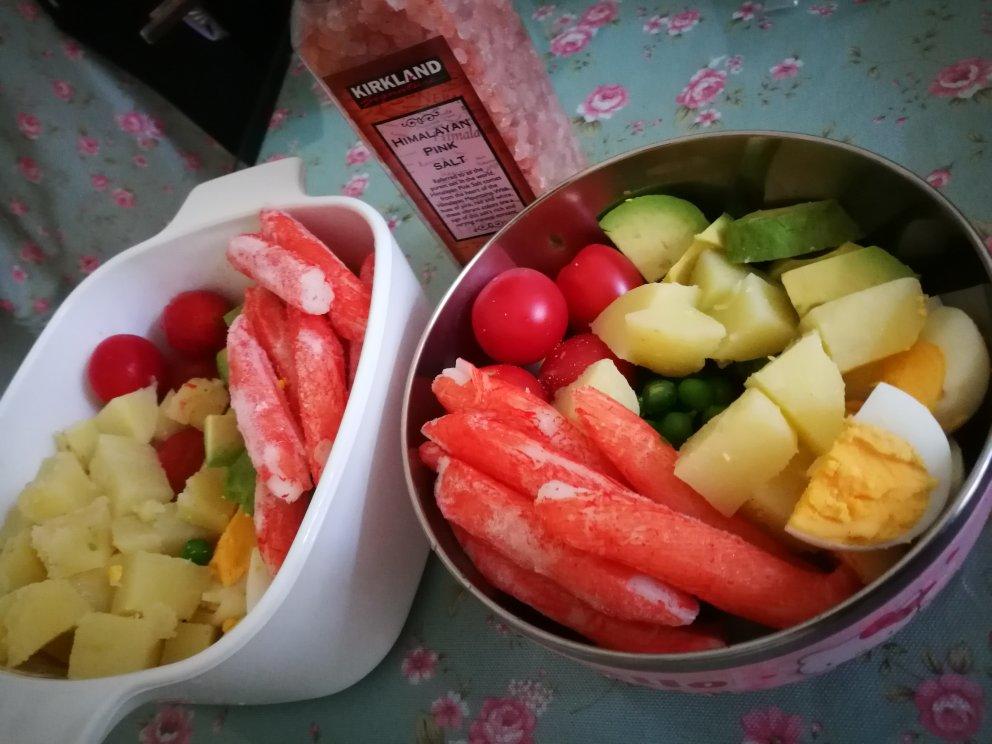 牛油果圣女果鸡蛋沙拉