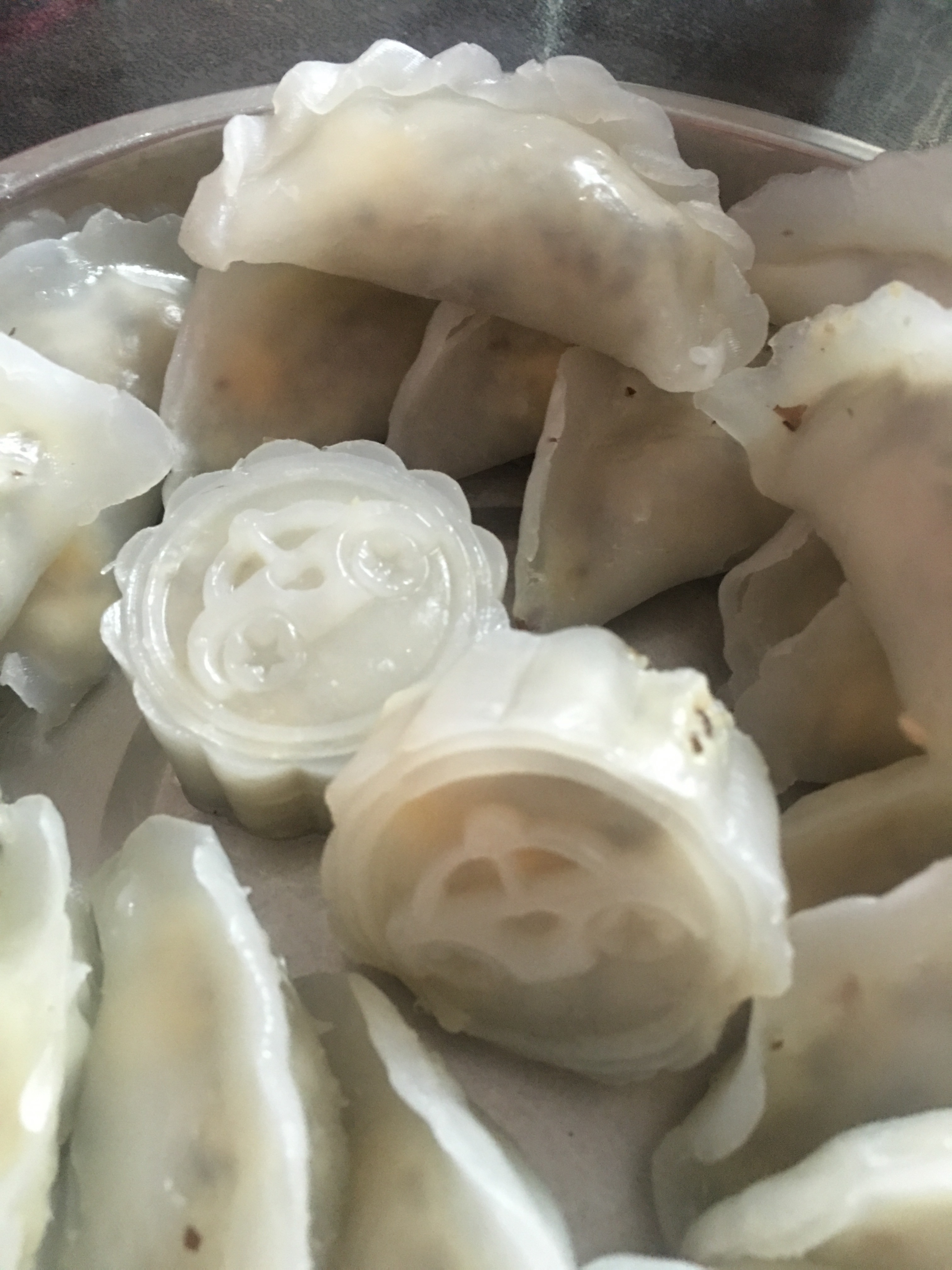 水晶玉米虾米粉丝饺子的做法