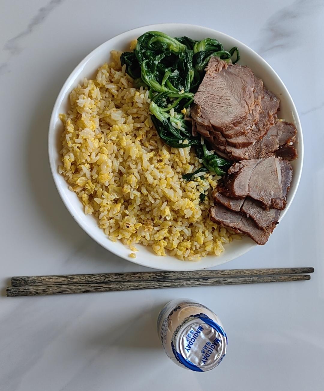 把梦想 化成了灶台上的一天又一天。