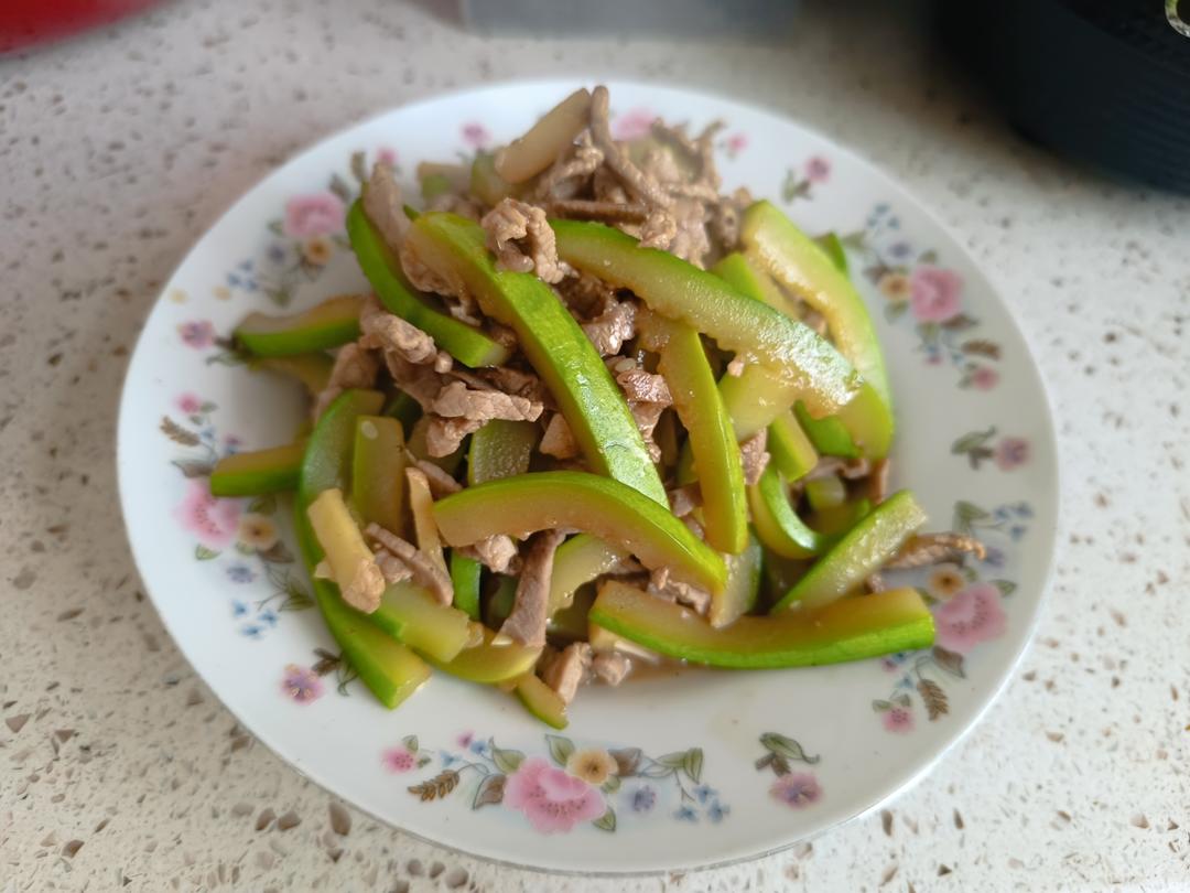 西葫芦炒肉(干锅西葫芦)