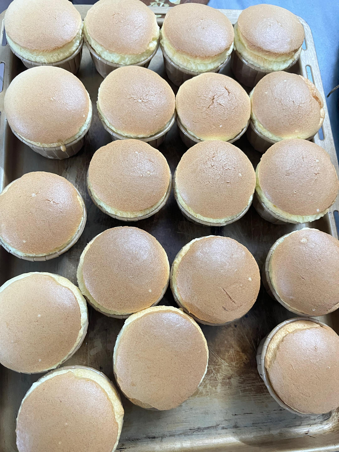 不塌陷不开裂不缩腰杯子蛋糕分享