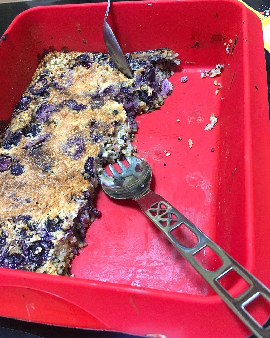 香蕉莓果早餐烤藜麦钢切燕麦