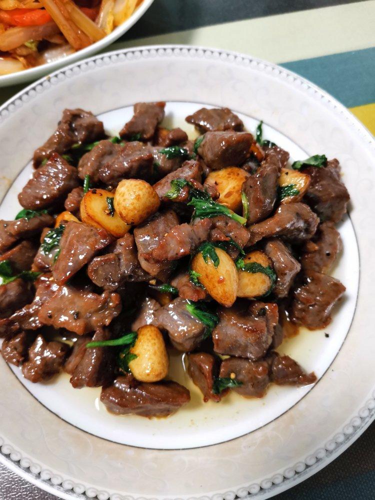 听起来就很好吃的黑椒蒜子牛肉粒
