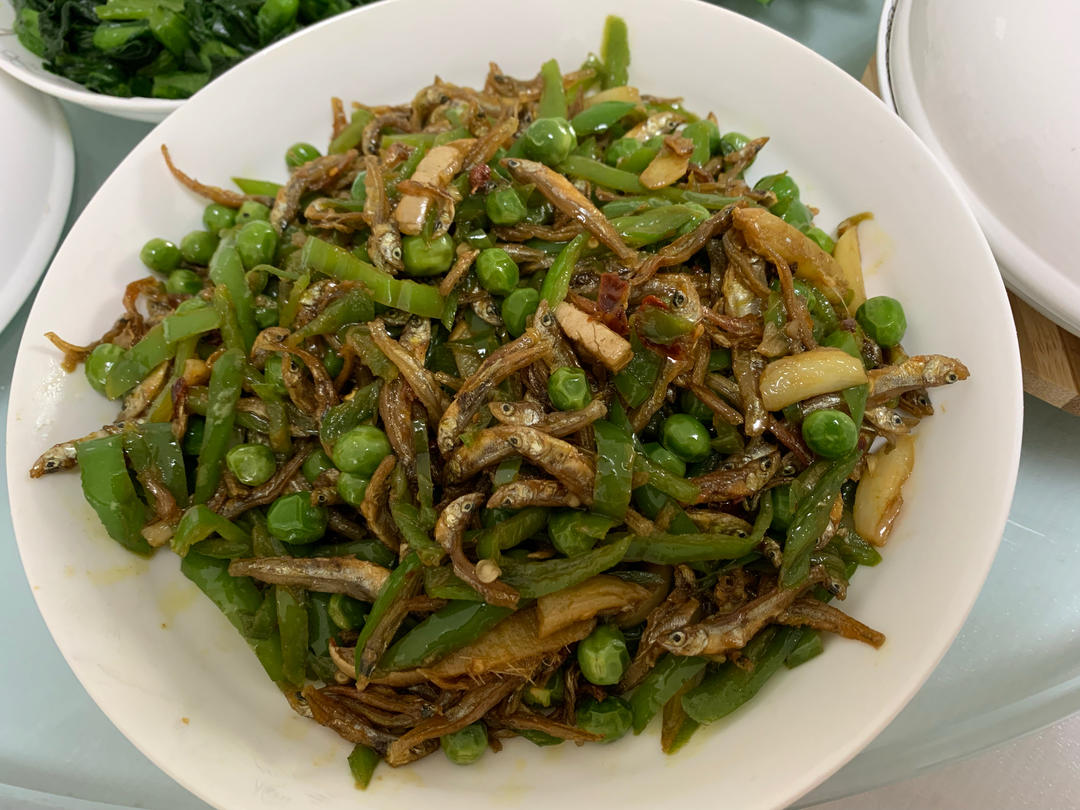 尖椒毛豆炒小鱼干
