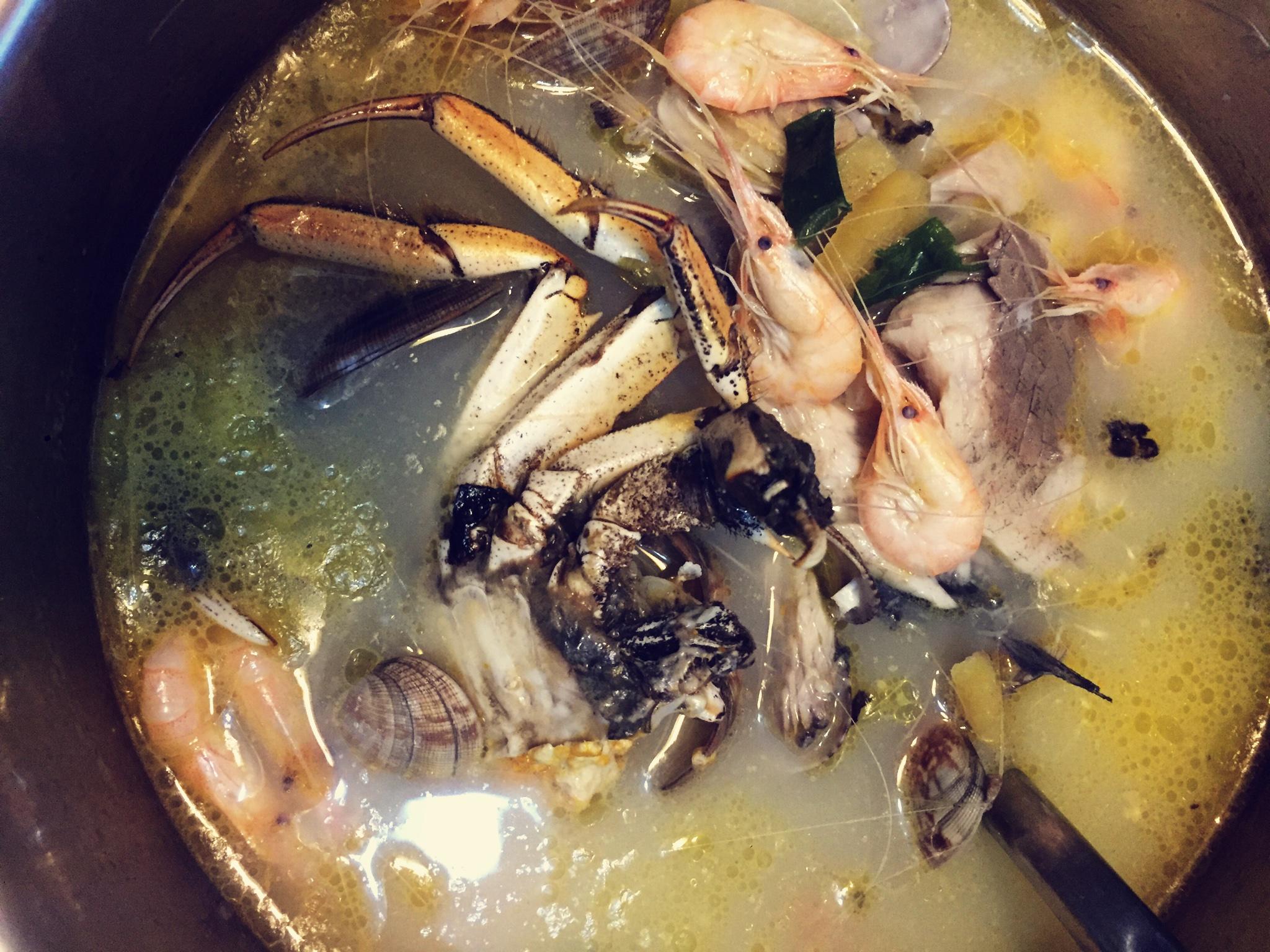 鲫鱼螃蟹文蛤河虾汤的做法