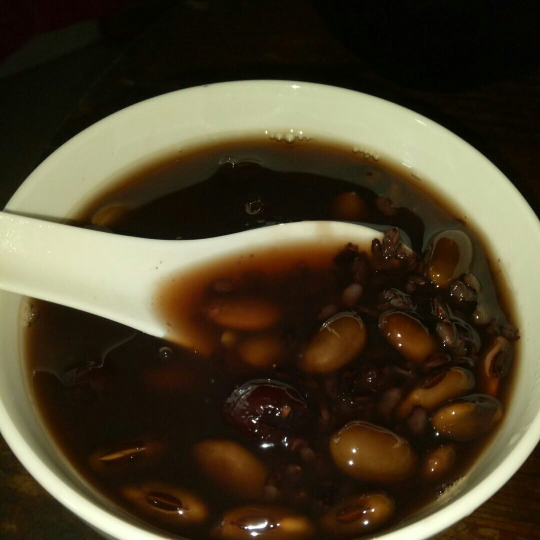 黑豆红枣甜汤