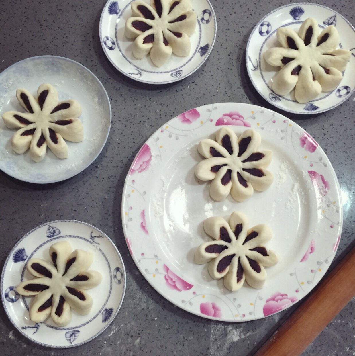 豆沙花朵包