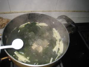 藻菇蛋花汤的做法 步骤5