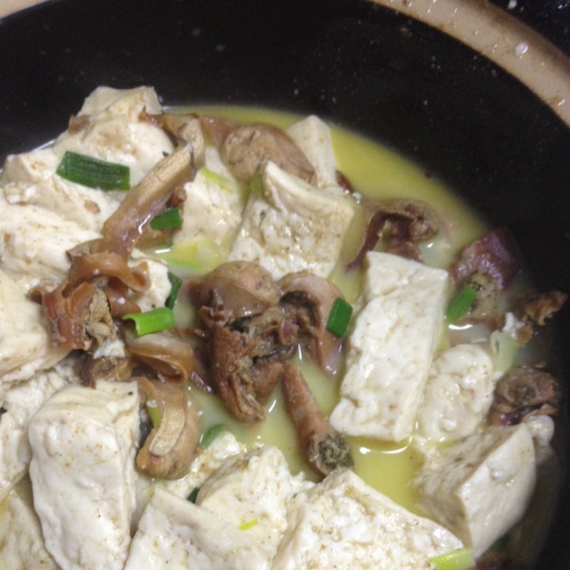 蚌肉豆腐煲