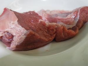 芹菜红椒牛肉的做法 步骤1