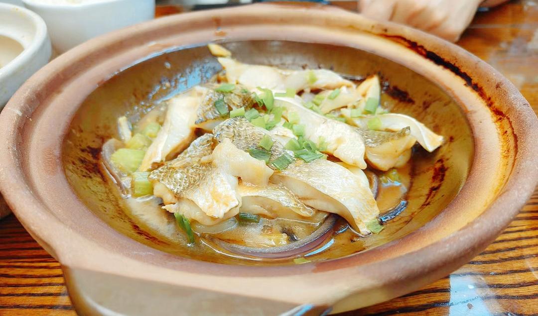 砂锅焗鲈鱼