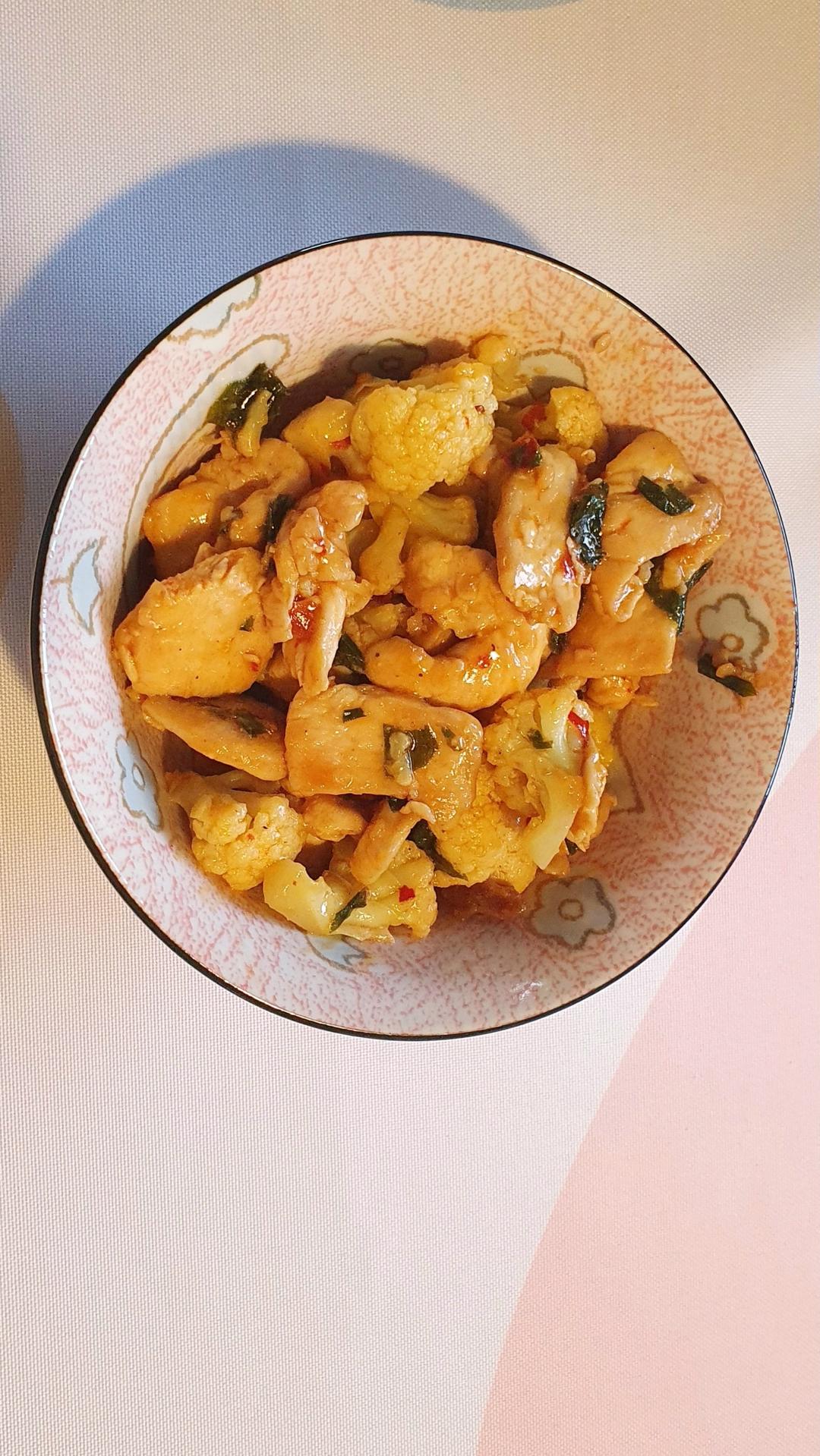 低脂美味的小炒菜鸡（鸡胸肉片炒花菜）