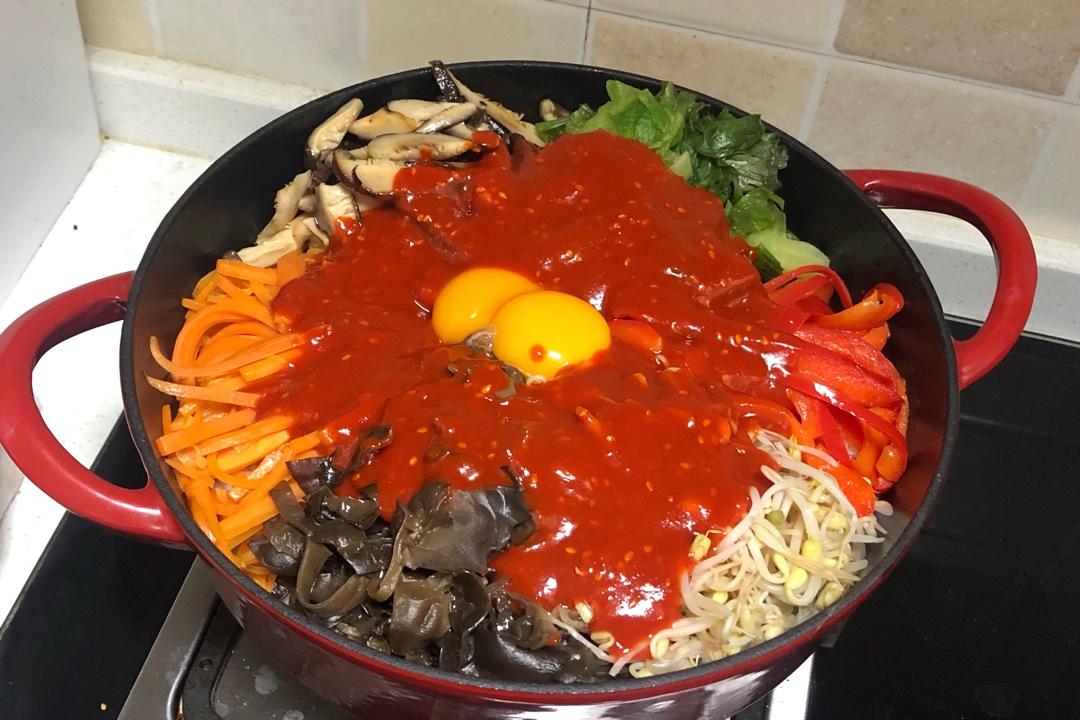 辣牛肉石锅拌饭