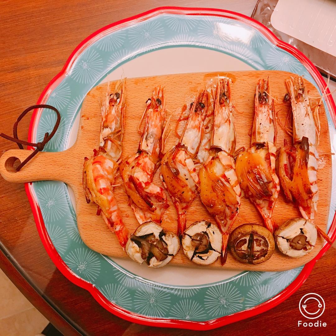 芝士火腿洋葱焗阿根廷红虾佐甜豆口蘑胡萝卜