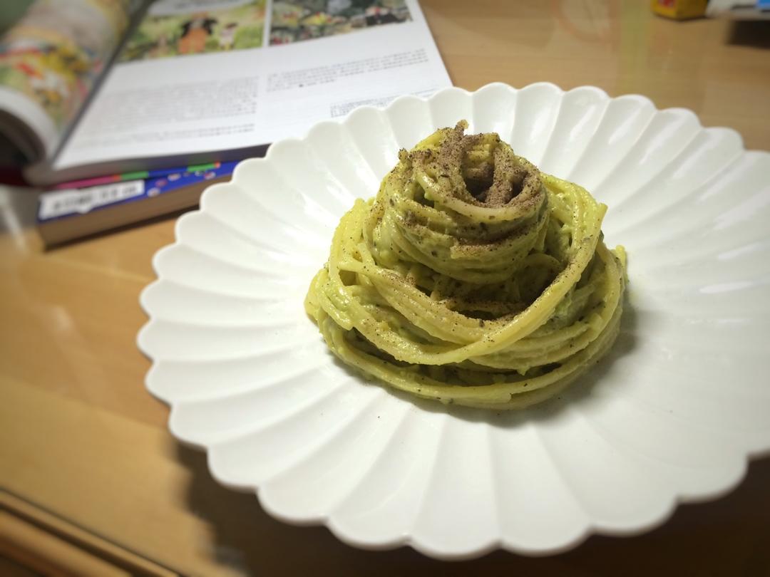 小清新牛油果火腿意面