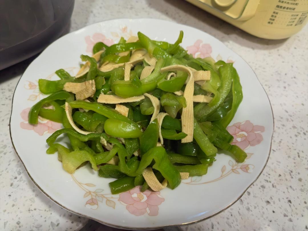 青椒炒百叶丝