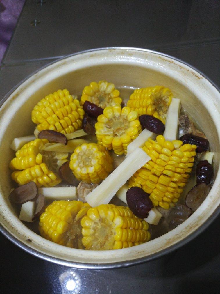玉米山药炖排骨