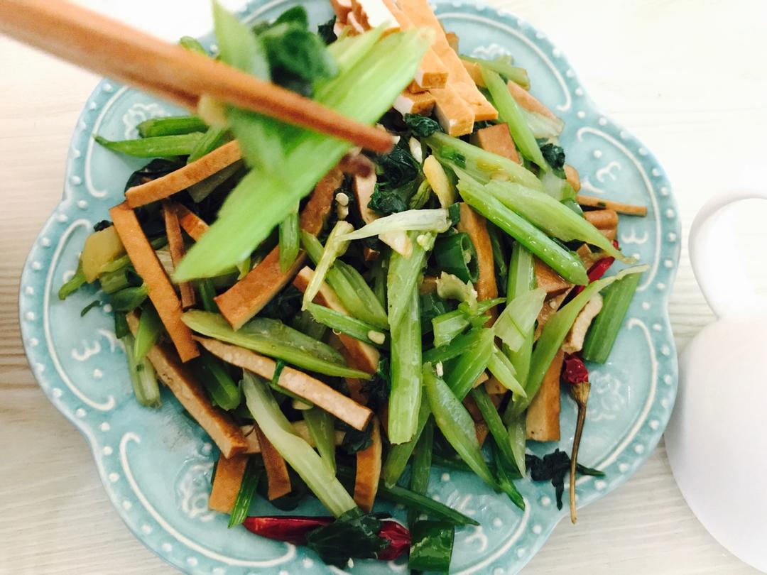 芹菜炒香干