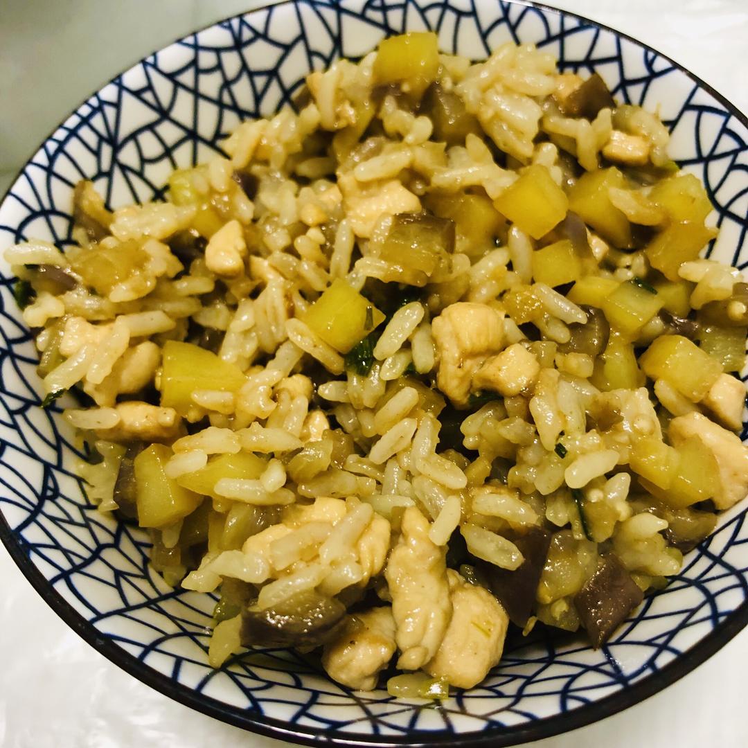 茄子肉末炒饭的做法