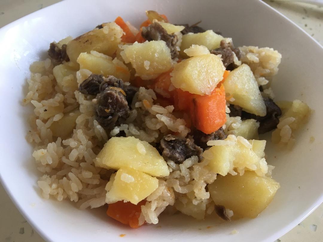 土豆牛腩焖饭