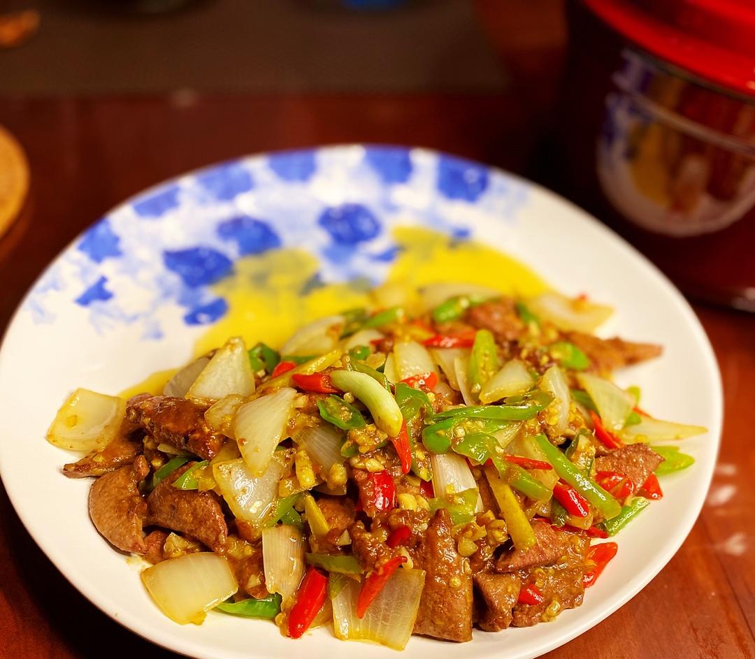 厨师长教你：“小炒猪肝”的家常做法，味道干香很赞，先收藏起来