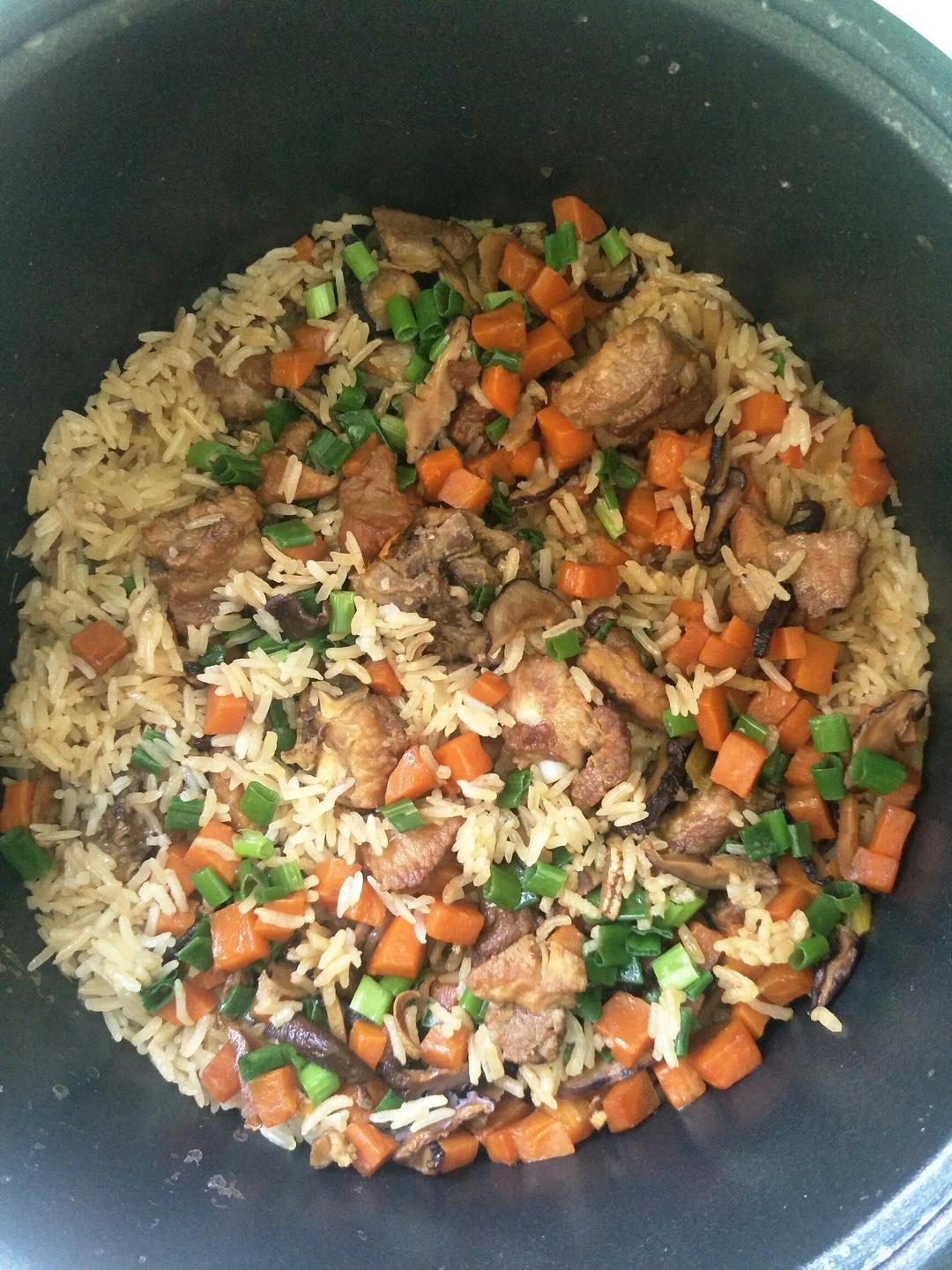 喷香排骨焖饭（爆好吃）