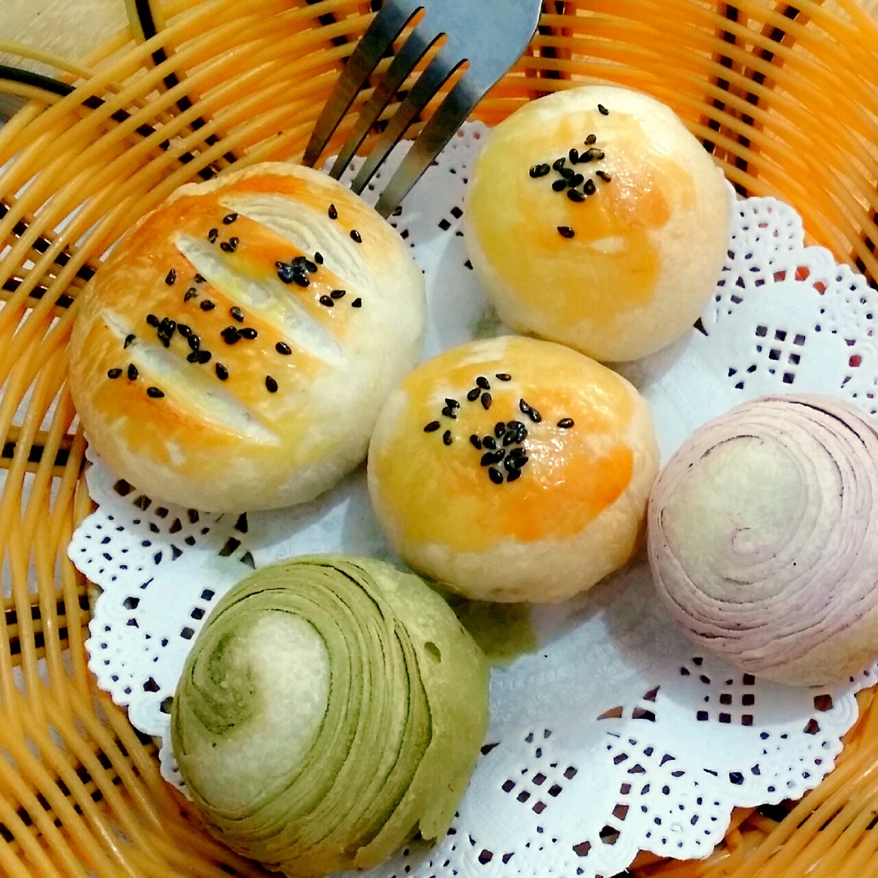 蛋黄酥~紫薯、抹茶、原味~花好月圆，中秋快乐~内附一次做六色蛋黄酥方法~