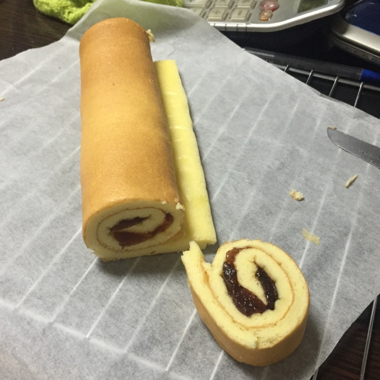 草莓酱蛋糕卷