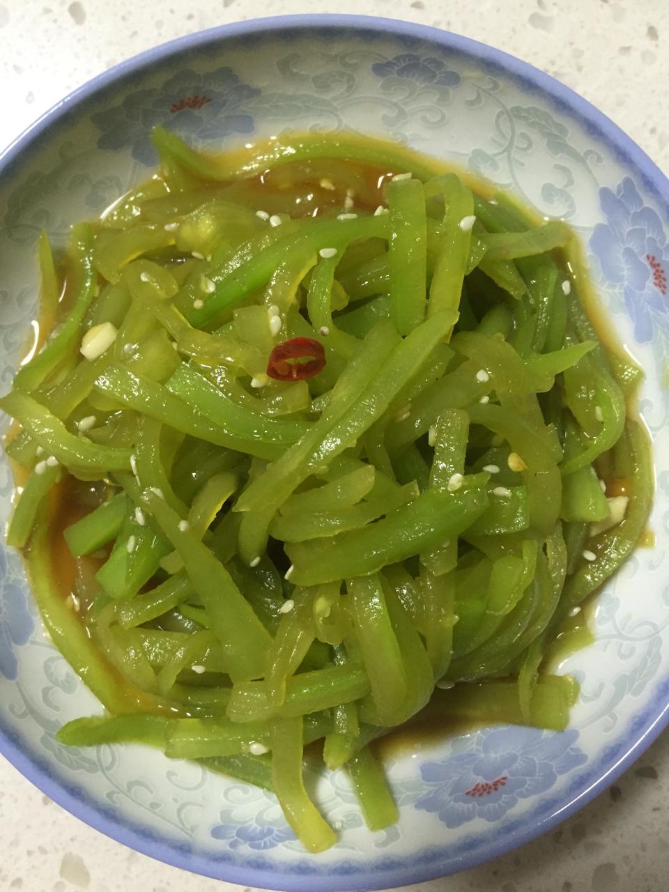 凉拌莴笋