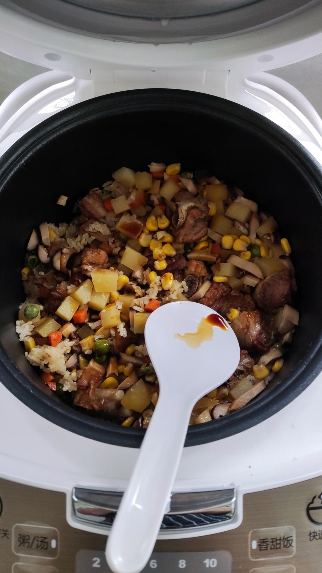 喷香排骨焖饭（爆好吃）