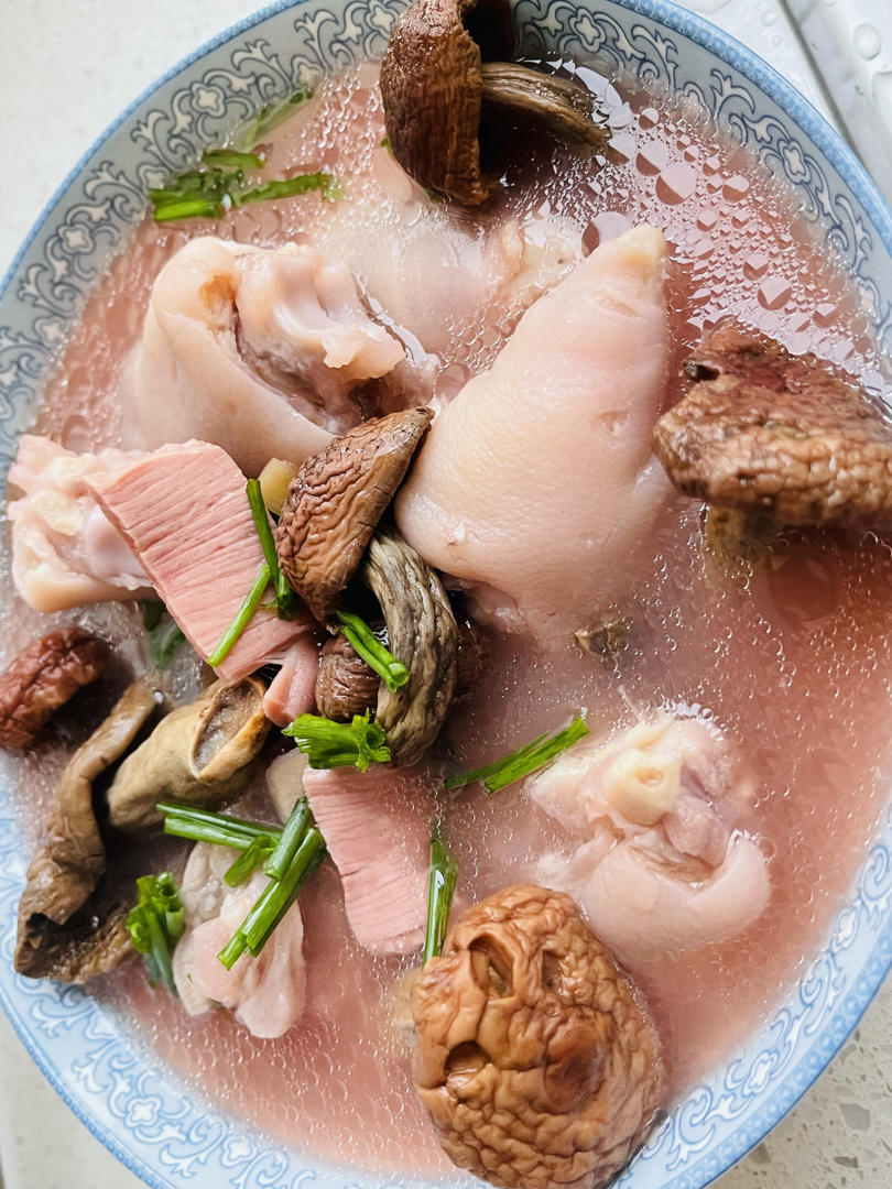 红菇猪手汤